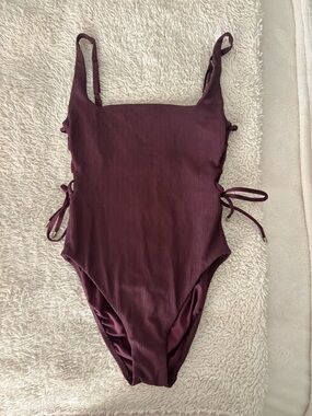 Sanctuary Ribbed One-Piece Swimsuit in Wine